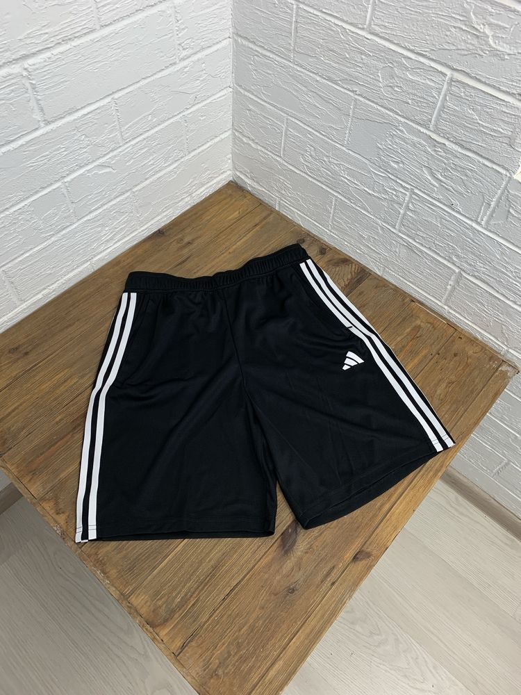 Чоловічі шорти Adidas Essentials оригінал нові чорні з бірками