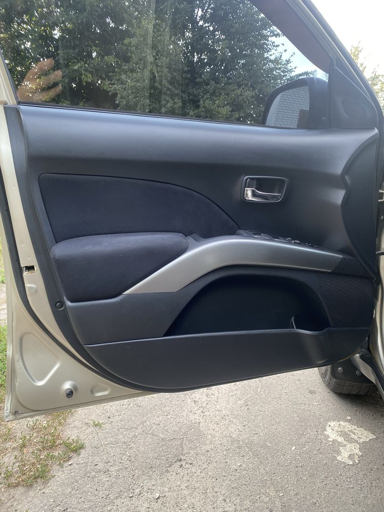 Mitsubishi Outlander 2.0 2007 рік