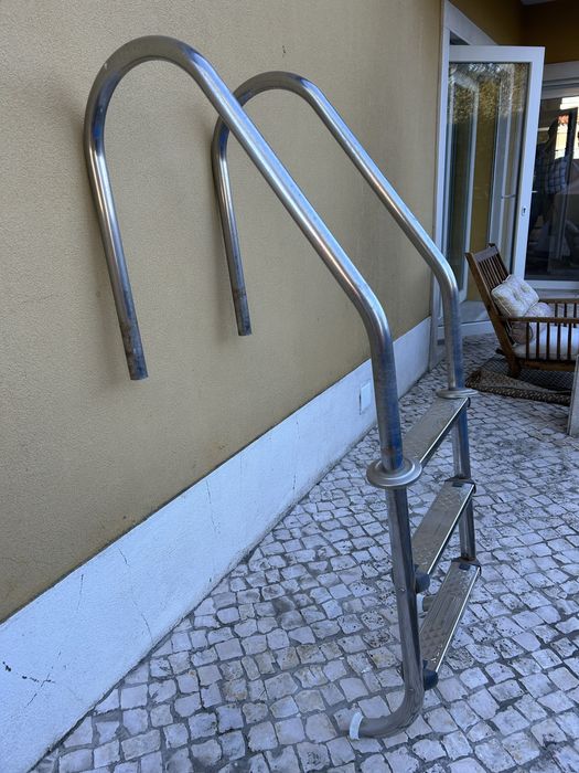 Escada de piscina