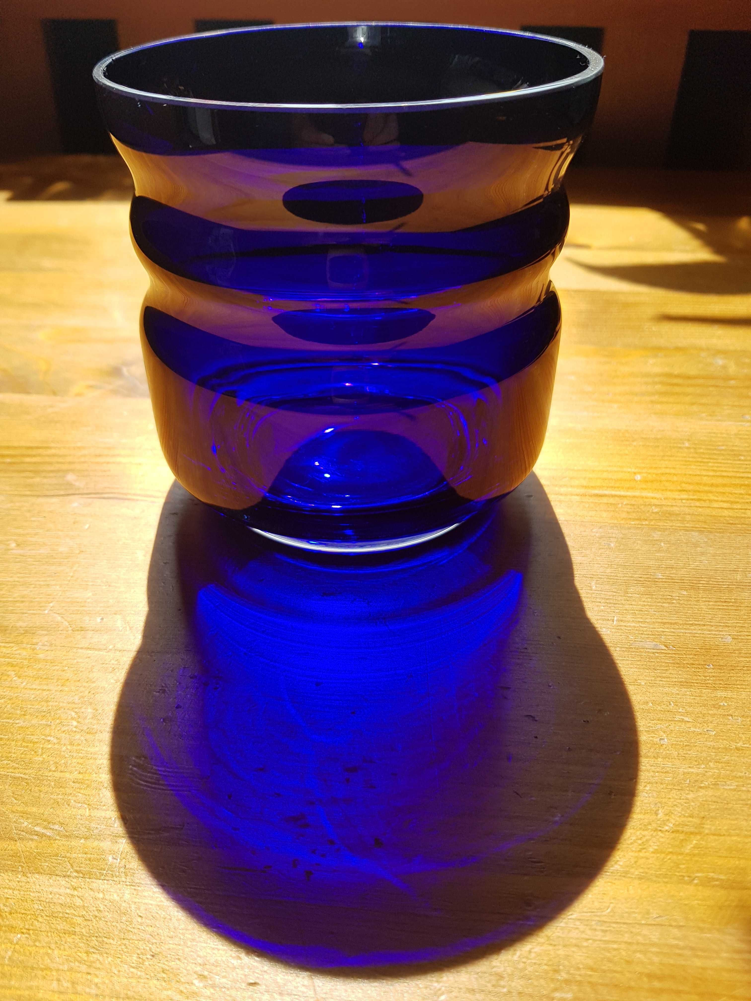 Kobaltowy wazon szklany PRL
