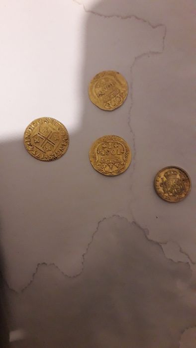 4 moedas de  ouro