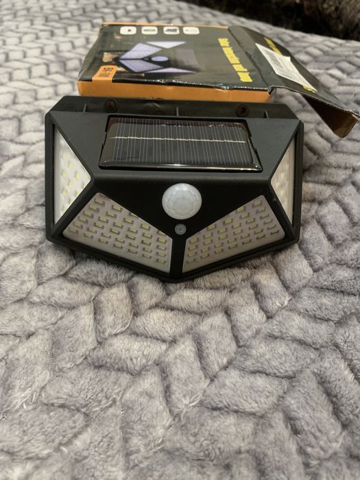 Лампа уличный светильник на солнечной батарее с датчиком движения ip65