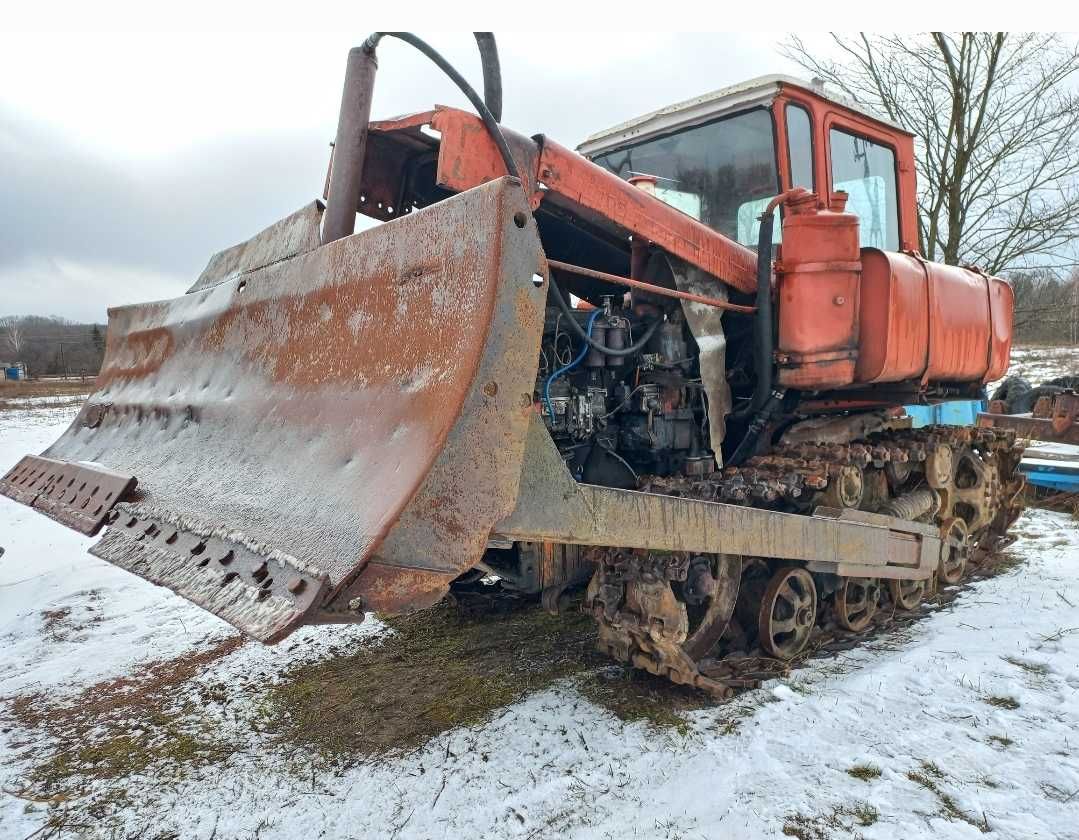 Бульдозер ДТ 75 на ходу з документами