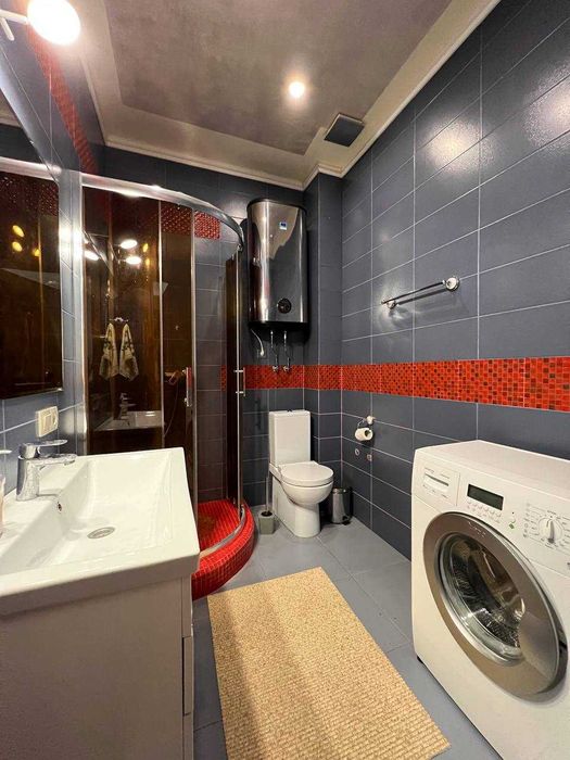 Жилий дім200м2+0,25га.Камін,сонячні панелі,електро/твердопалевний котл