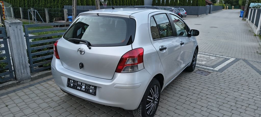 Toyota Yaris 1.0 VVT-i 2011r niski przebieg, , zarejestrowany w Polsce
