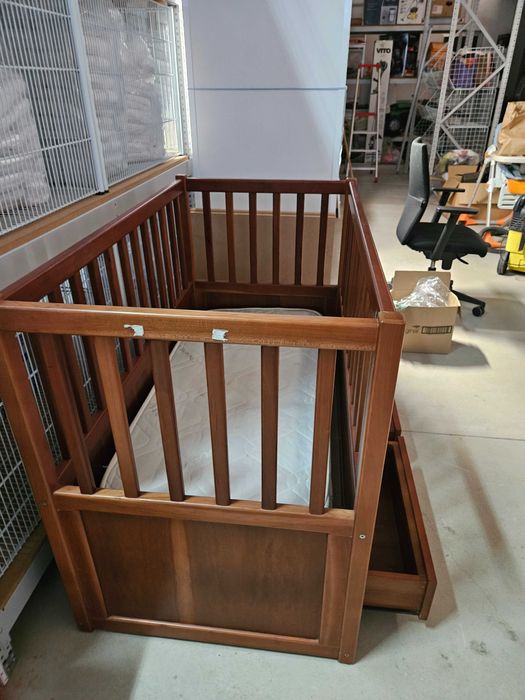 Cama bebé com colchão