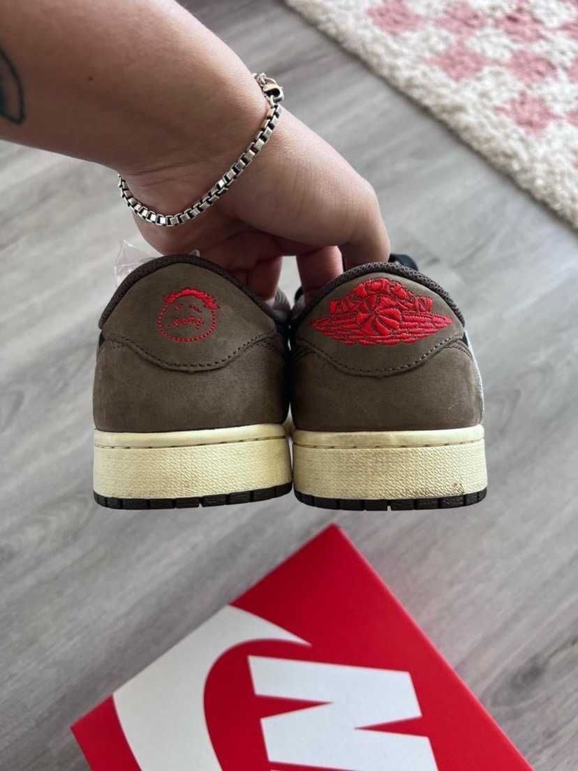Jordan1RetroLowOGSPUnisextrampkiTravisScottMocha.40