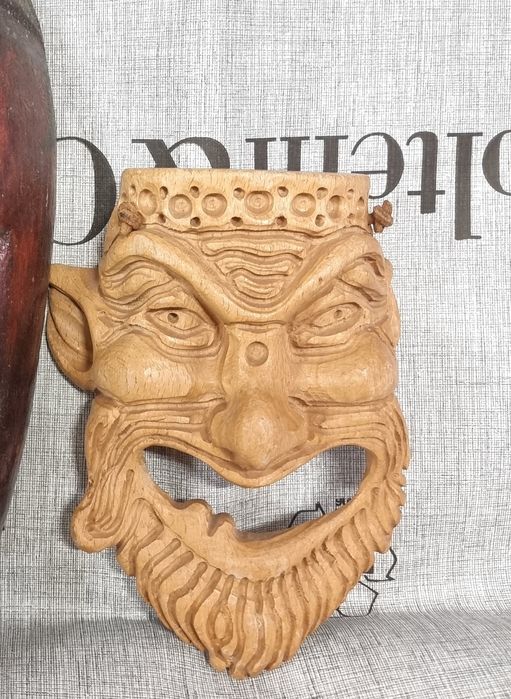 Maski ozdobne na ścianę