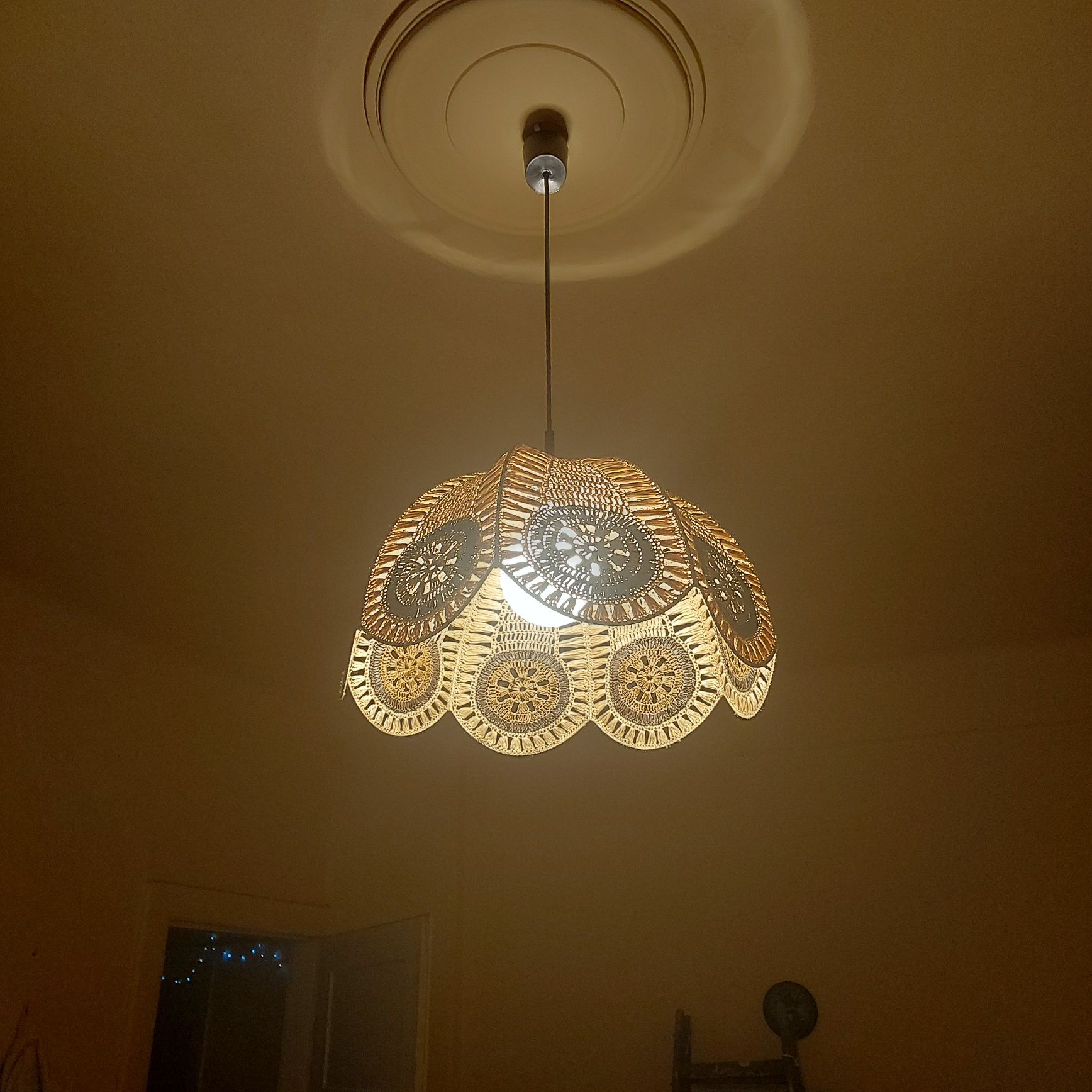 lampa wisząca , wiklinowo ratanowa w kolorach brązu