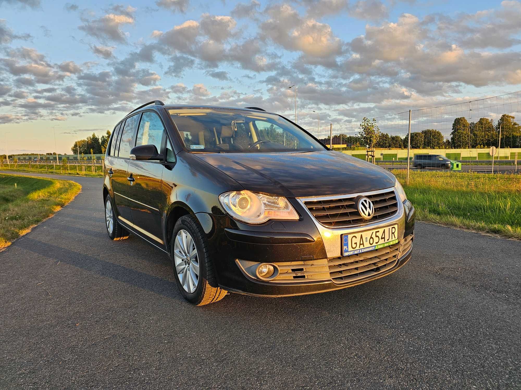 Volkswagen Touran 2.0 DSG -czarny / automat / prywatnie / zamiana