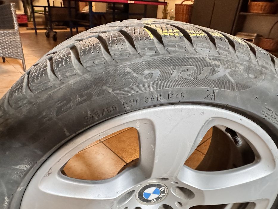 Felgi BMW OEM 17 z oponami zimowymi Pirelli