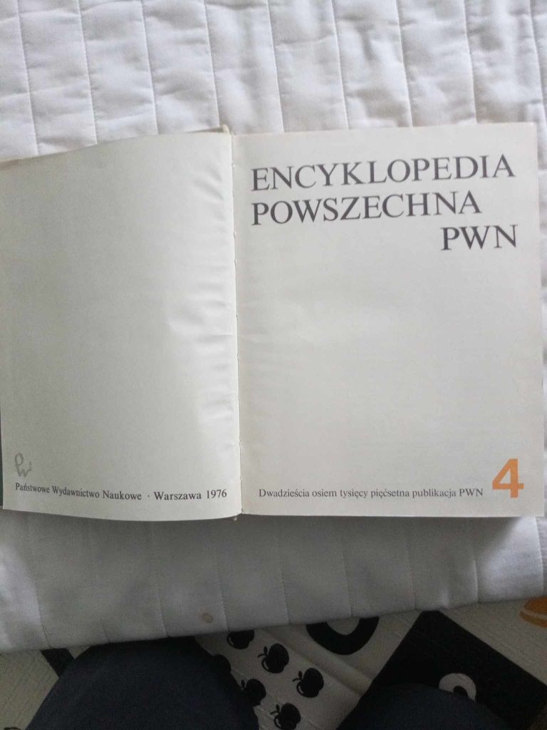 Encyklopedia powszechna 5 tomów 1973 rok