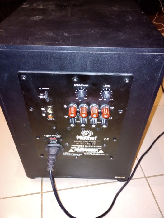 Magnat Subwoofer Czarny kolor Sprawny ładnie gra