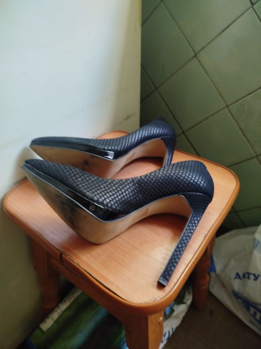 Продам женские туфли