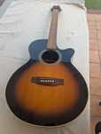 Guitarra electroacústica Takamine EG260C