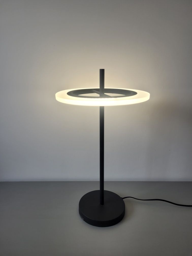 Lampa stołowa czarna minimalistyczna