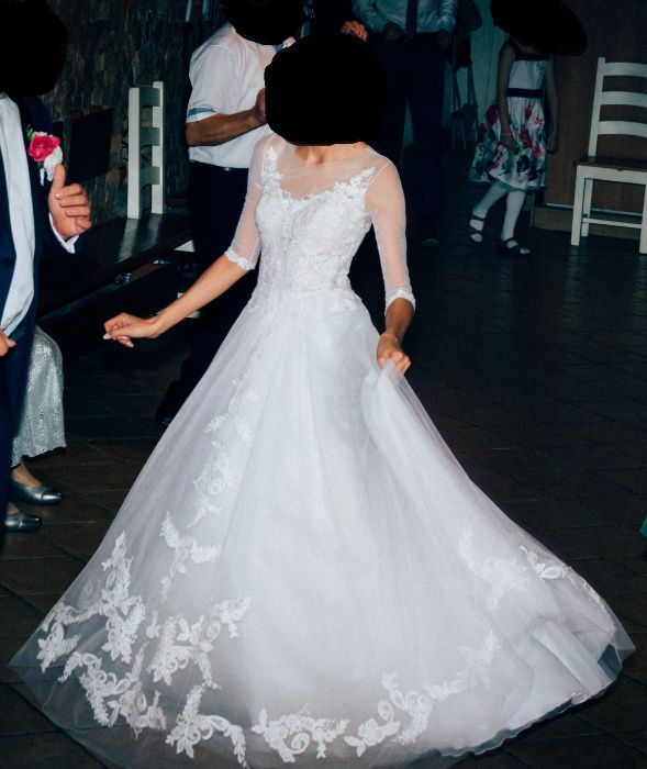 Suknia ślubna z koronką XS