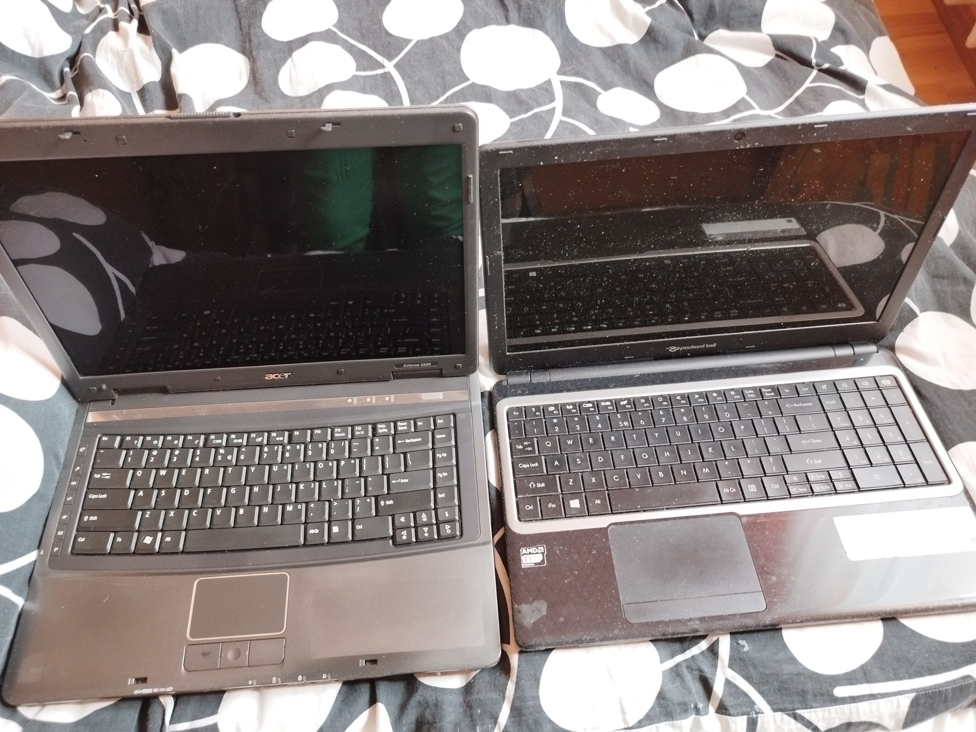 Dwa laptopy . Zapraszam