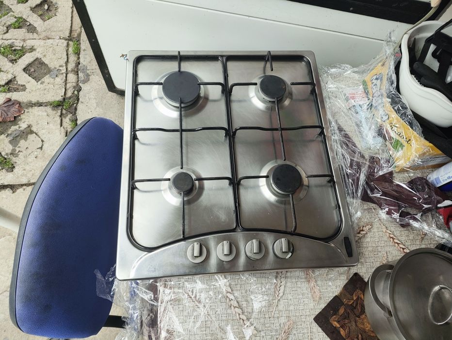 Вбудована газова поверхня на 4 конфорки