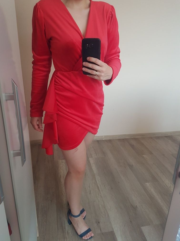 Czerwona welurowa sukienka S/M