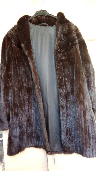 Ciemnobrązowe futro z norek