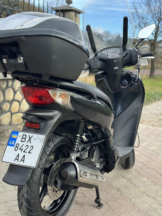 Скутер honda sh150