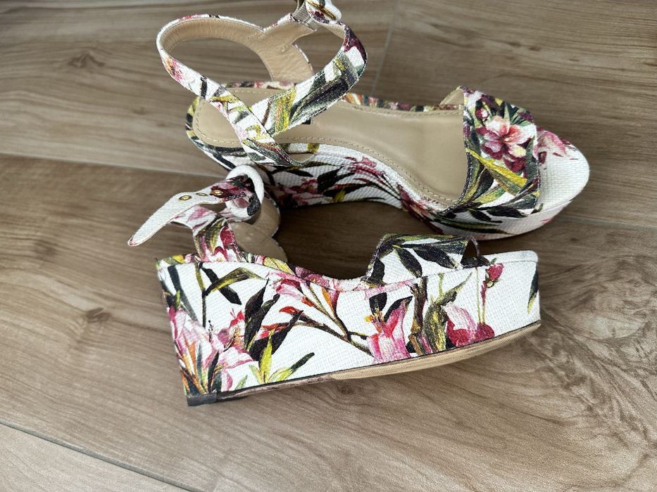 Босоніжки Dolce&Gabbana на платформі, 38р, тканина