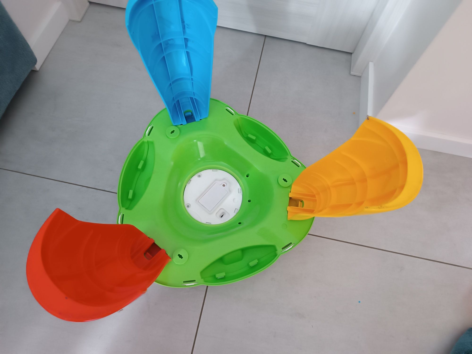 Clementoni Stolik Edukacyjny mówi i gra po polsku sensoryczny pianinko