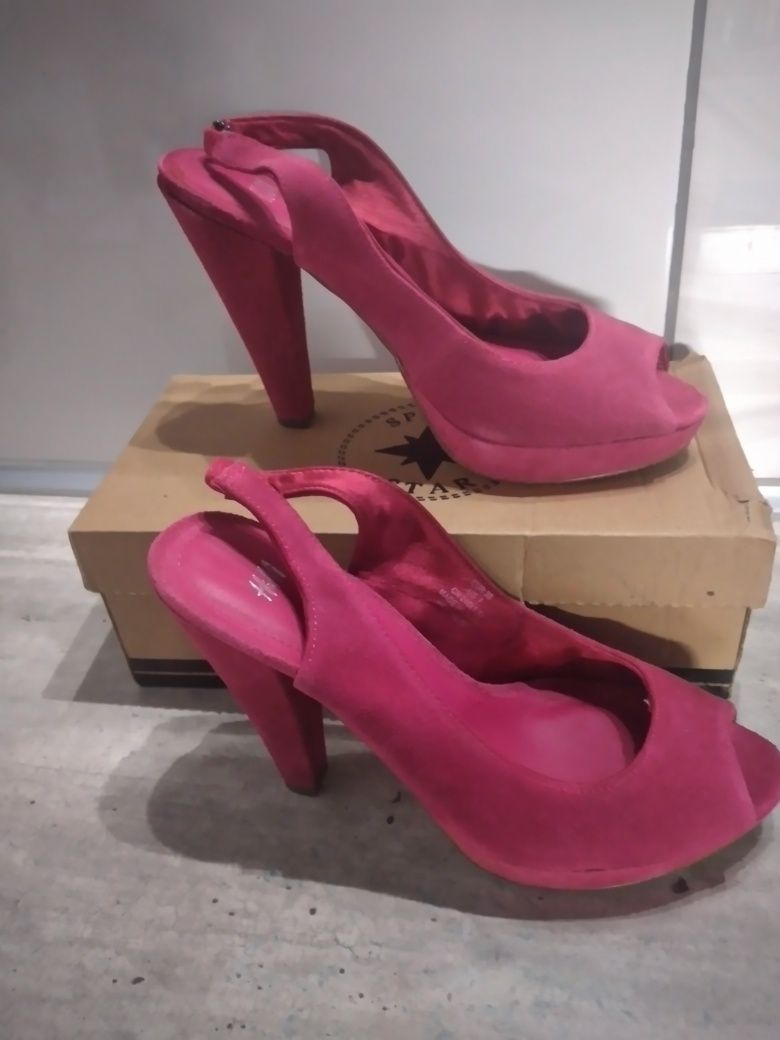 Buty damskie na obcasie