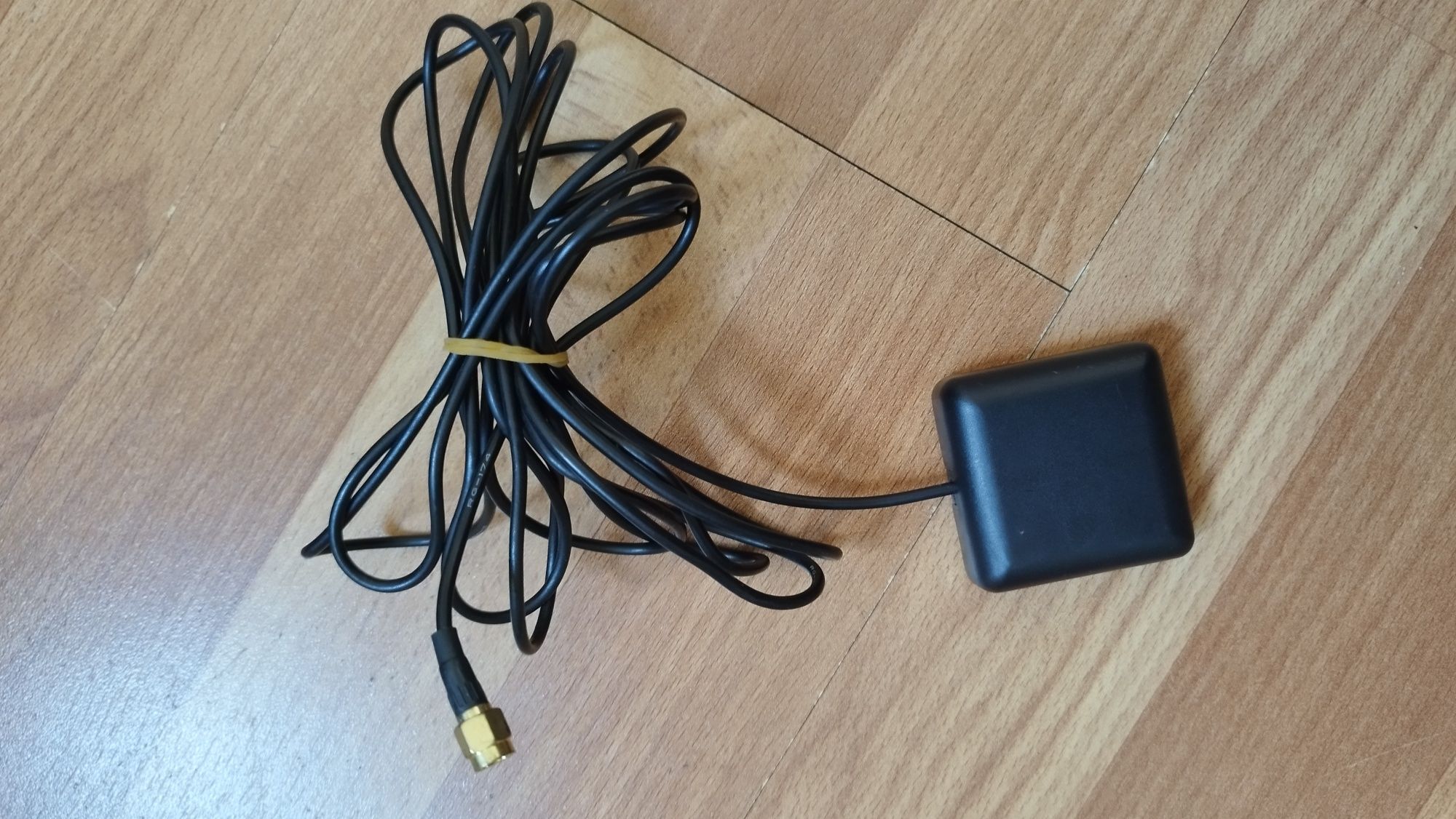 GPS para carro com adaptador.