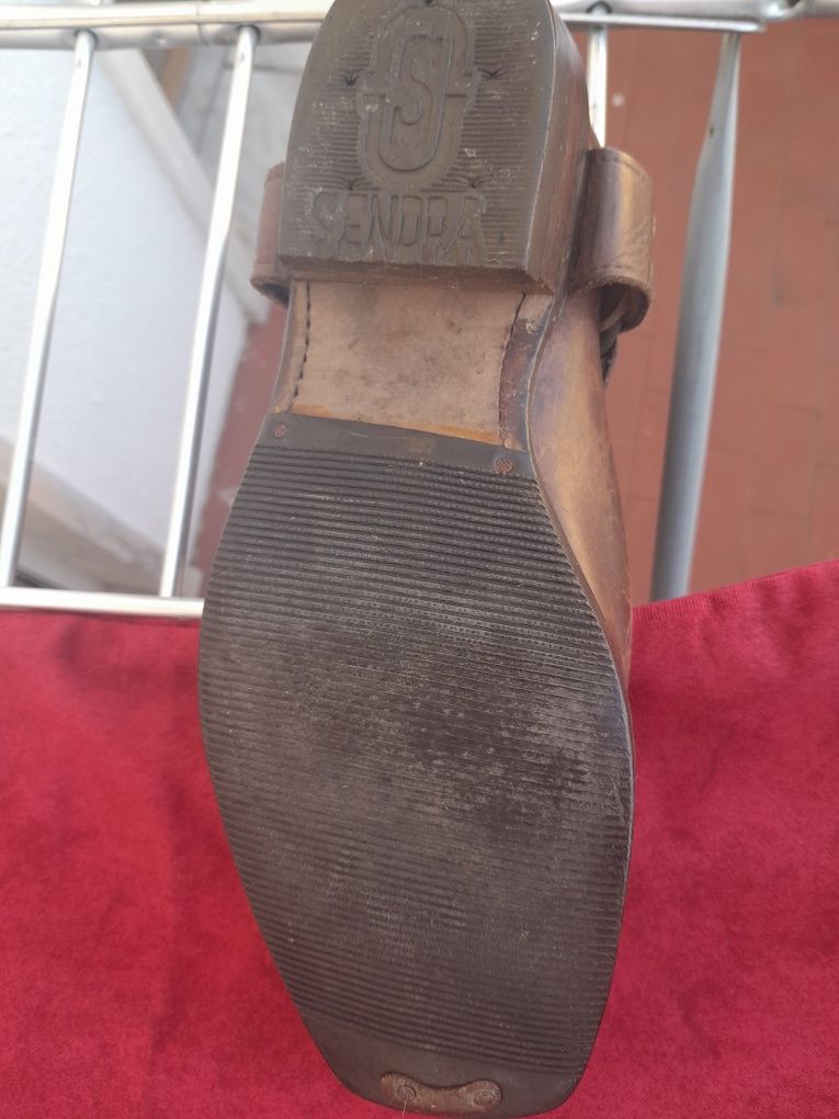 Botas em pele -  marca Sendra