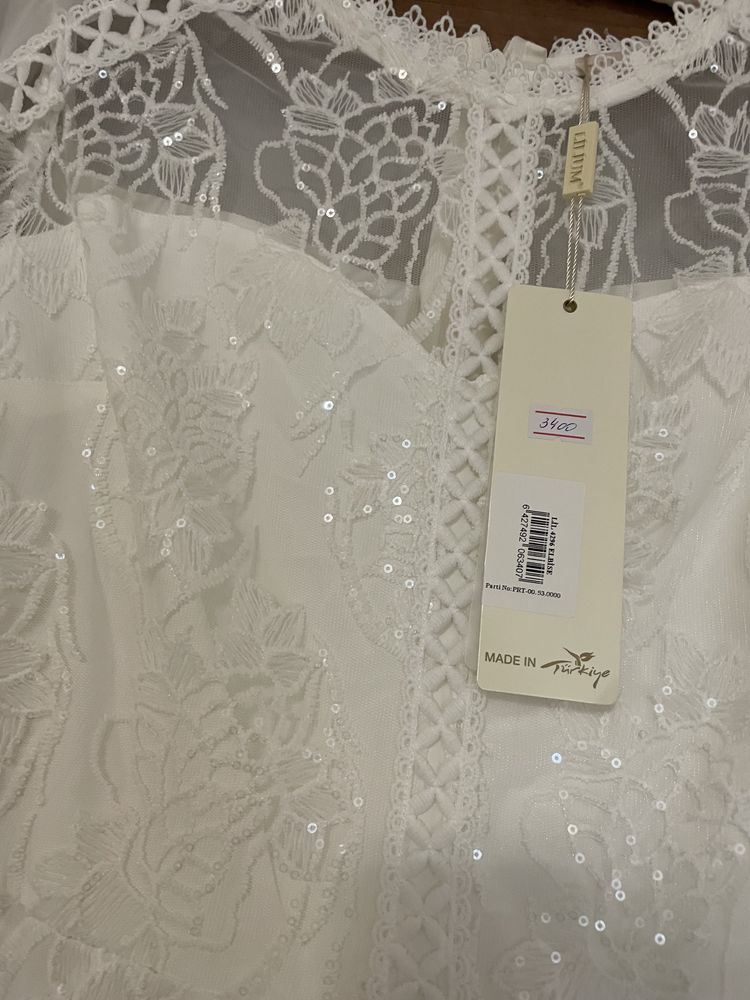 Продам шикарну білу сукню
