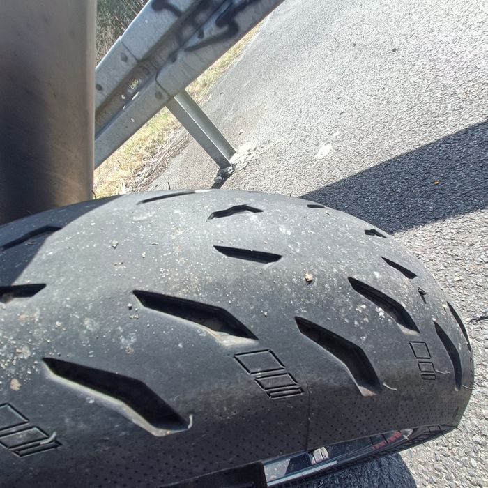 Sprzedam  Aprilia Tuono Rsv 1000  w stanie idealny