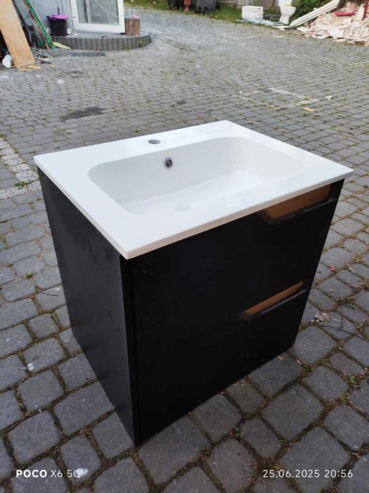 Szafka z umywalką do podwieszenia