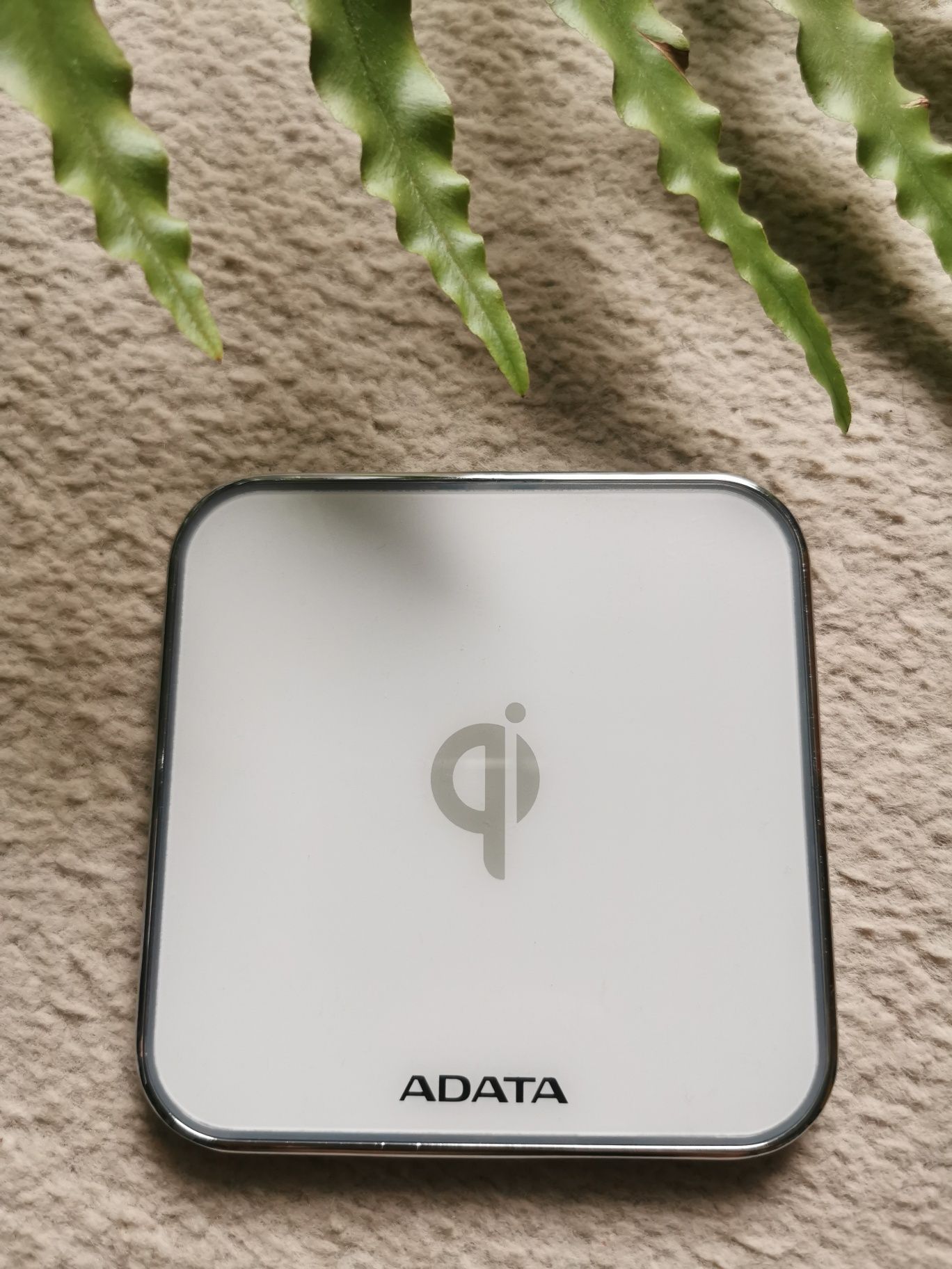 Ładowarka indukcyjna Adata