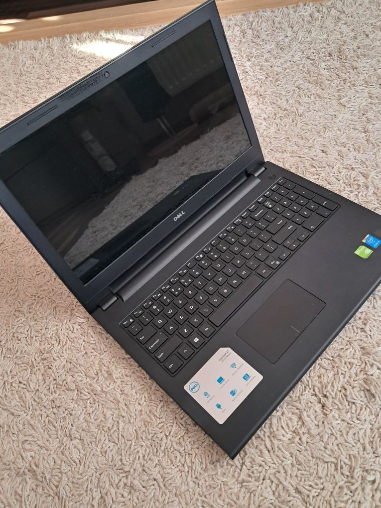 Laptop Dell Inspirion 15 + płyta Windows 10