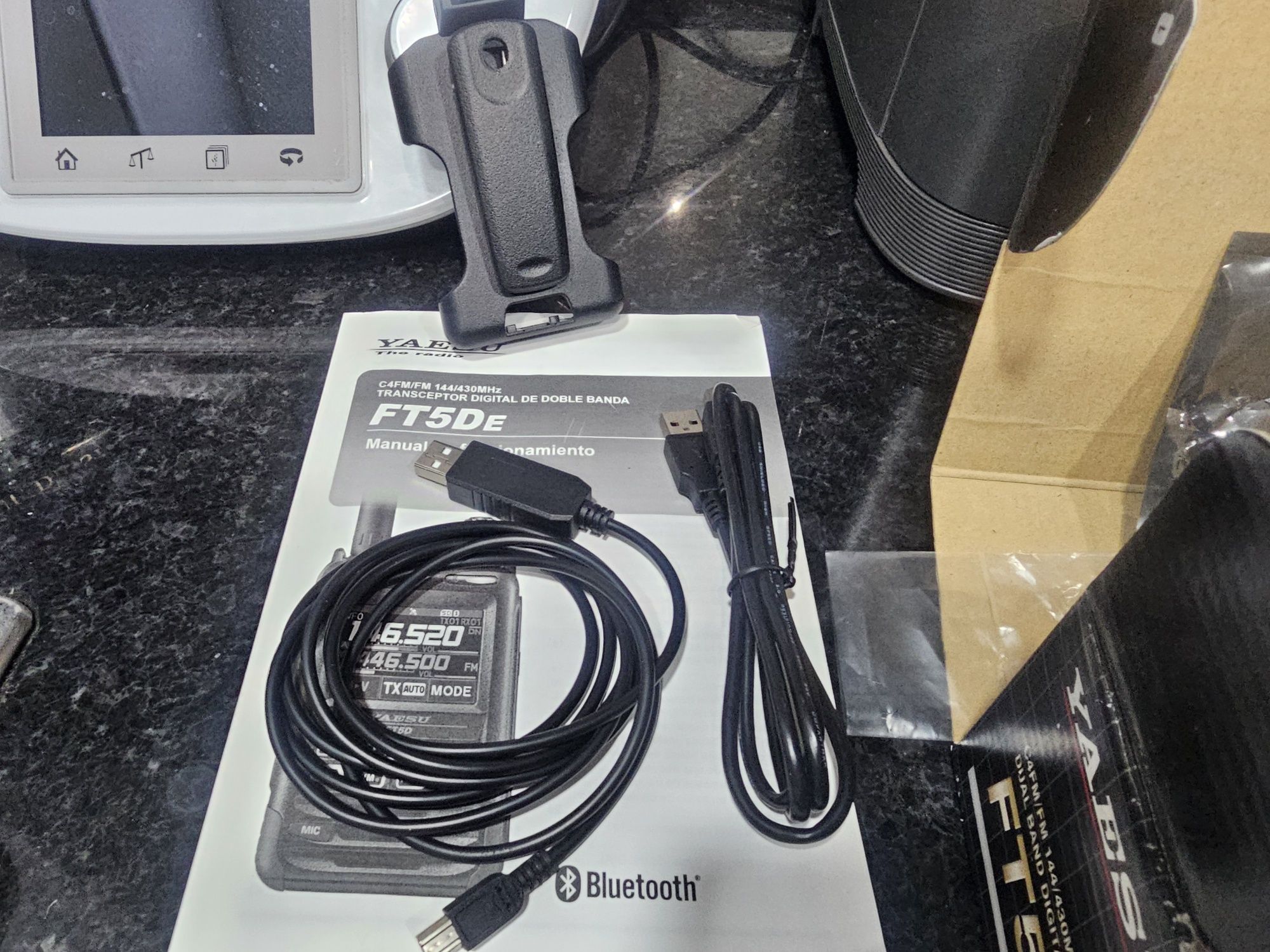 Yaesu FT-5D com extras