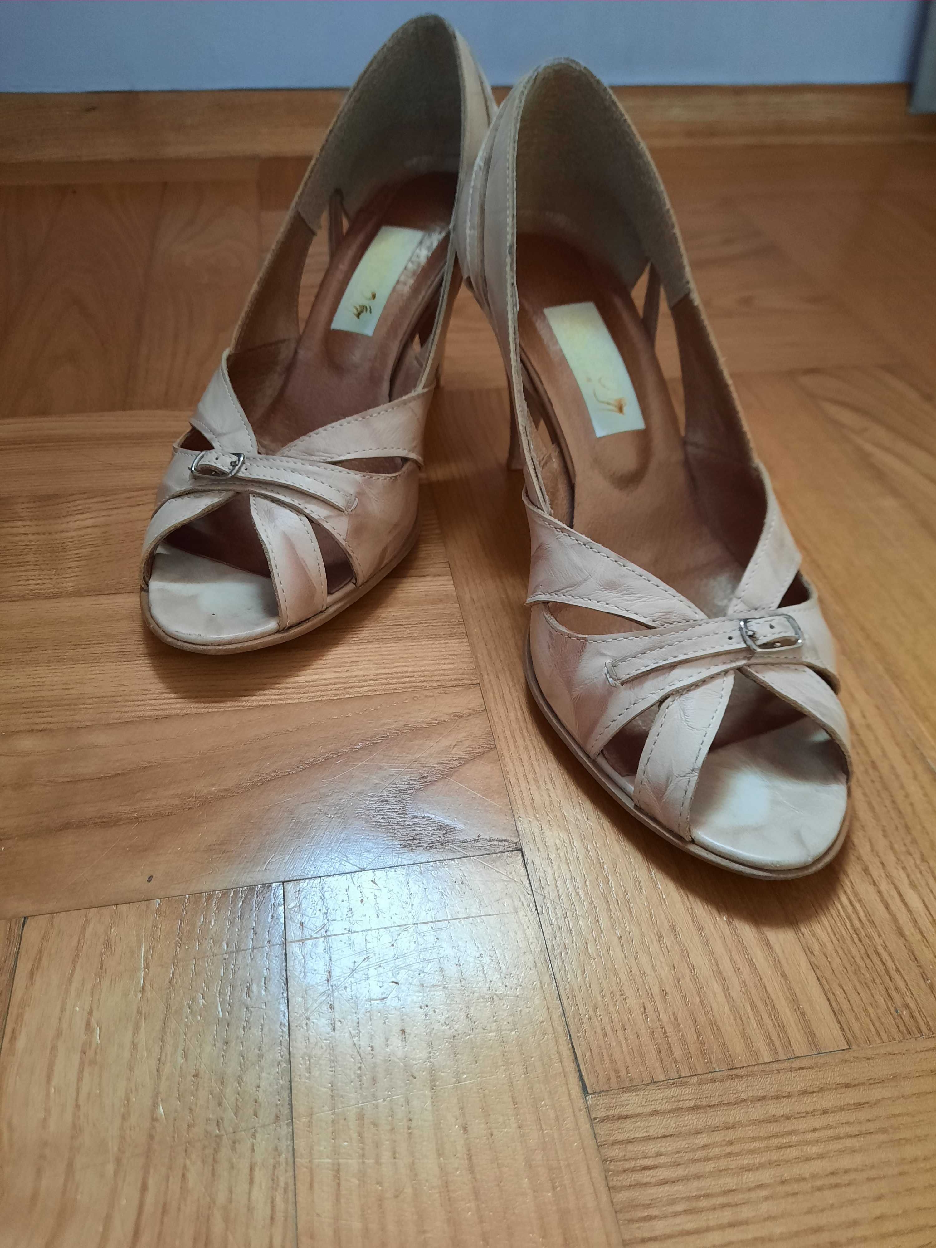 Buty z odkrytymi palcami rozmiar 38