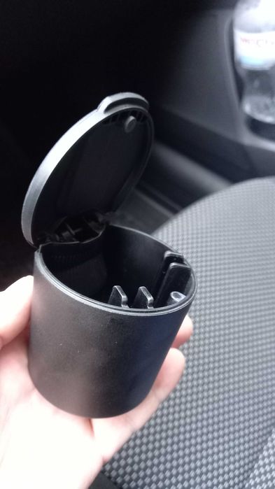 Продам попільничку Skoda