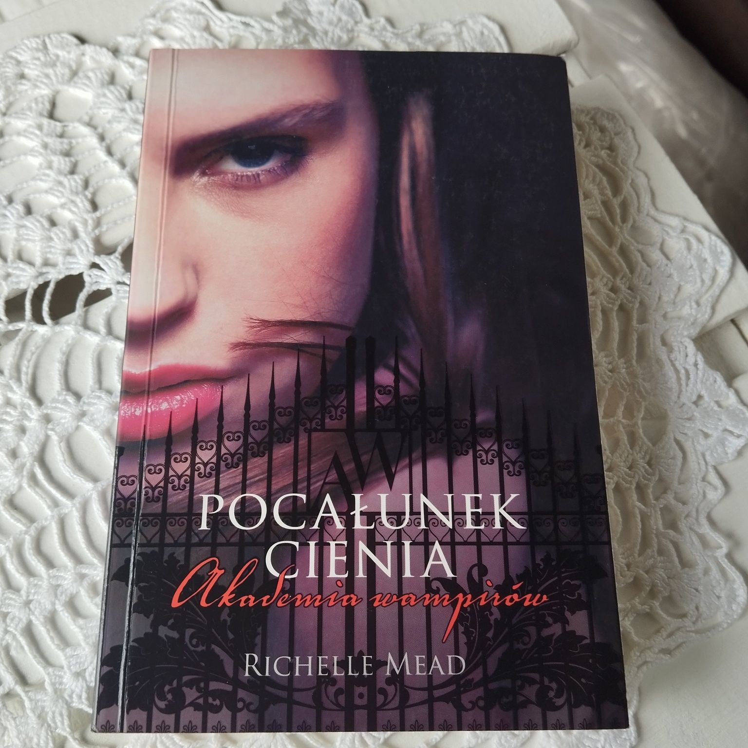 Pocałunek cienia Akademia Wampirów Richelle Mead