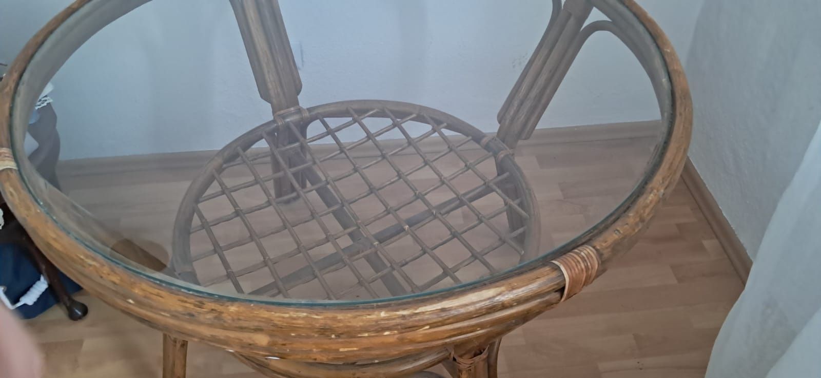 Stół rattanowy i krzesła