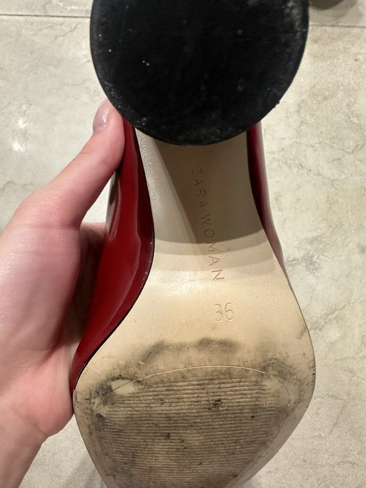 Лаковані червоні черевики на підборах Zara