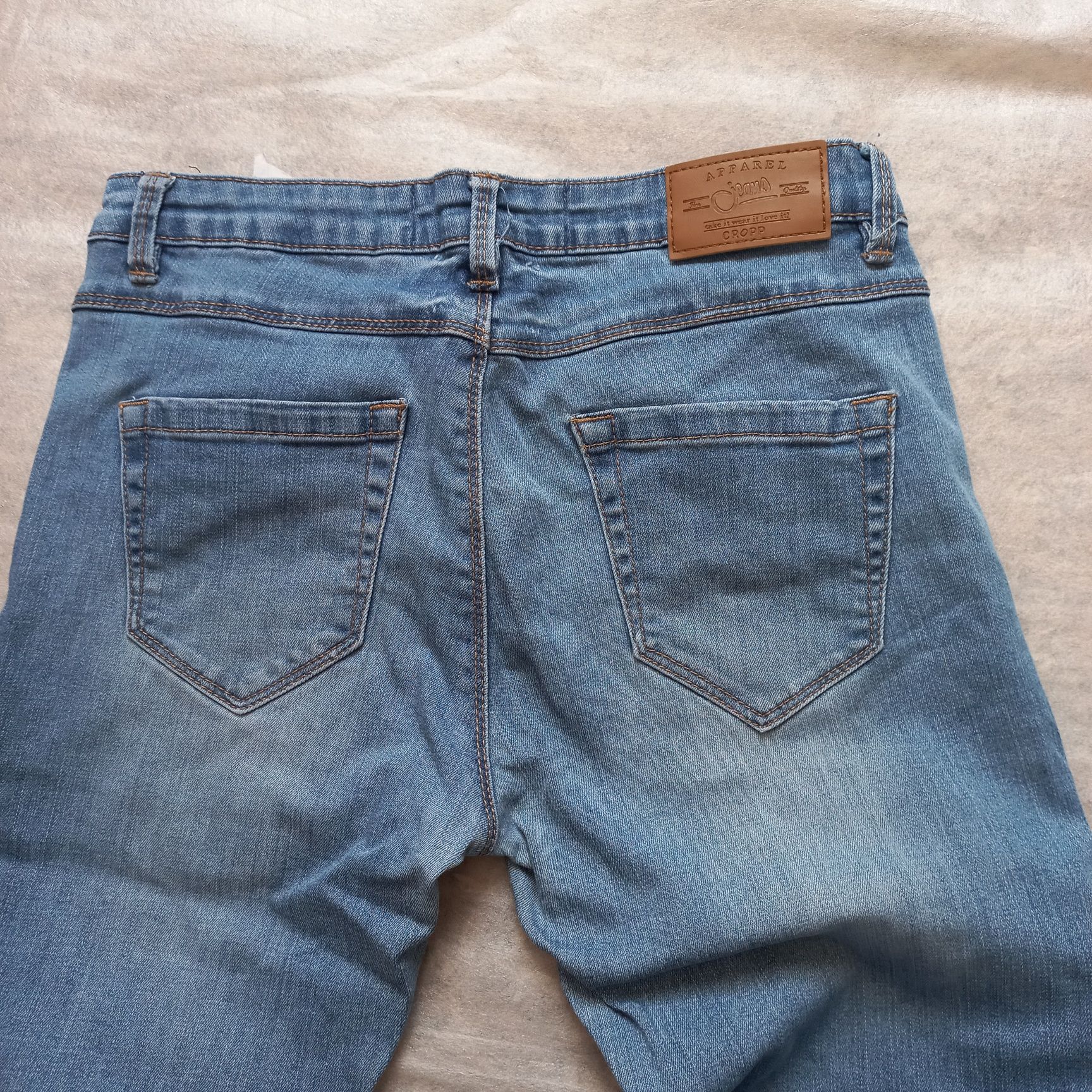 Spodnie damskie jeansowe cropp