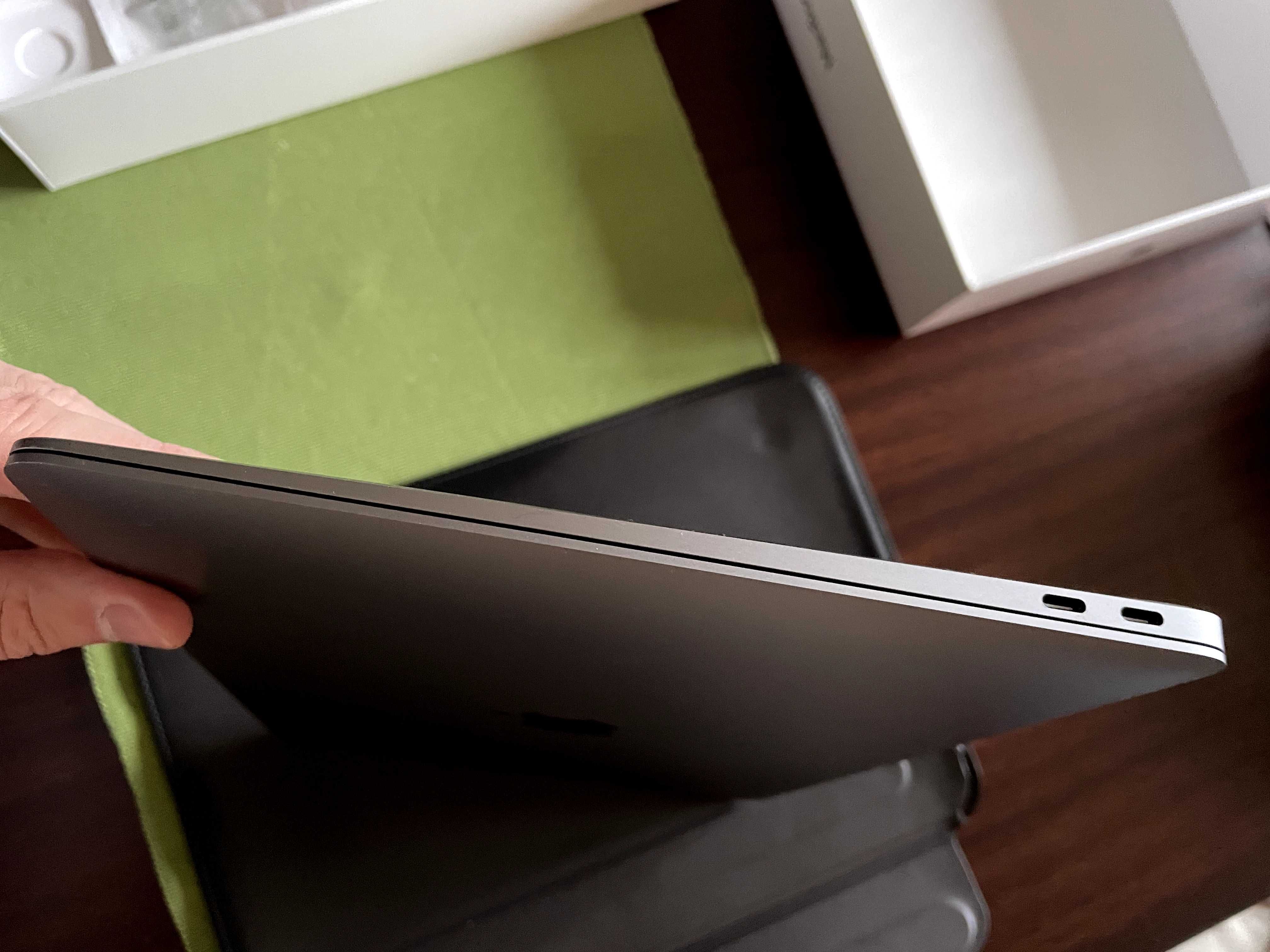 Apple MacBook Air M1 Chip 13"/256 Space Gray