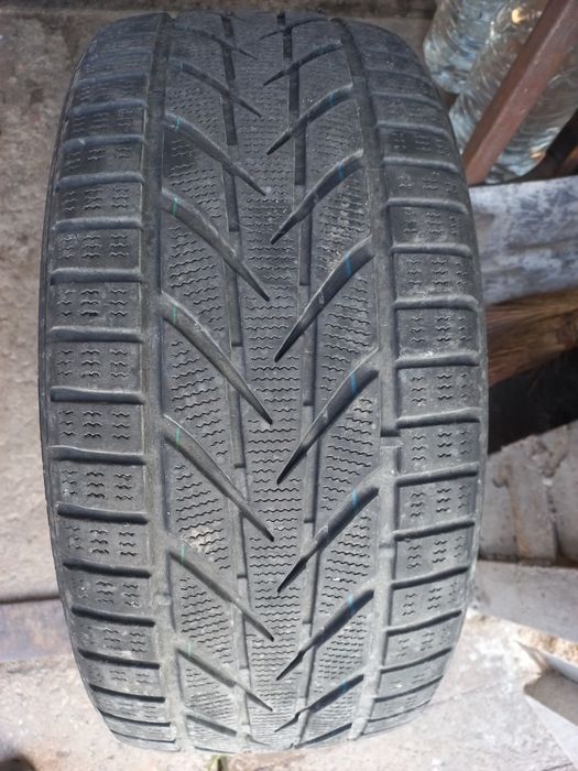 Шина TOYO SnowProx S953 235/40 R18 98 H
Зимняя резина
резина
колесо
Го