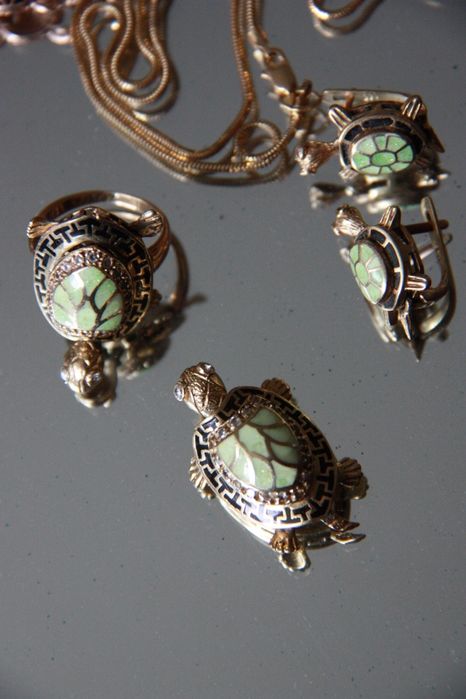 Гарнитур из жёлтого золота