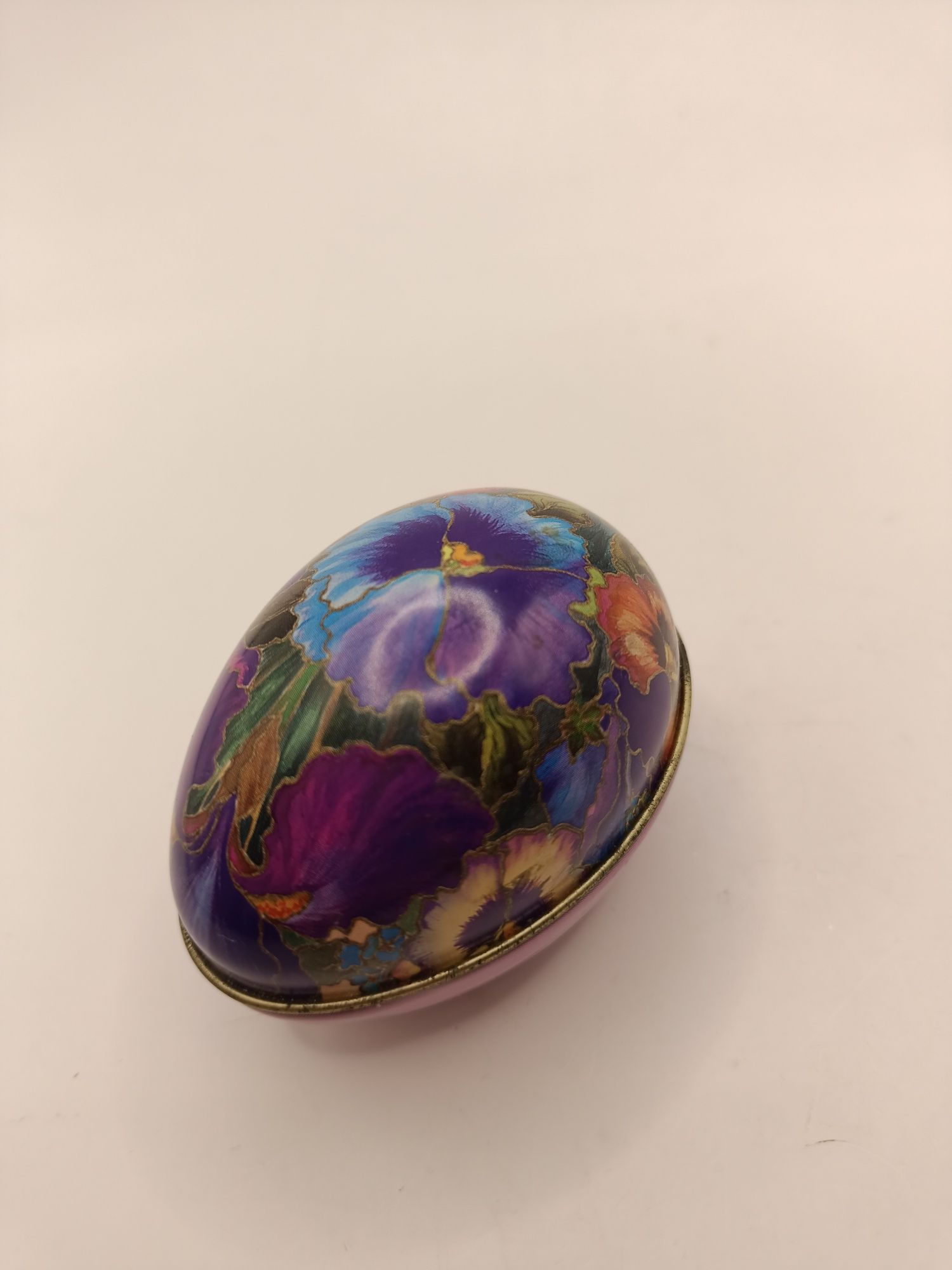 Mydełko w kształcie jajka w metalowym pudełku  wiosenne kwiaty