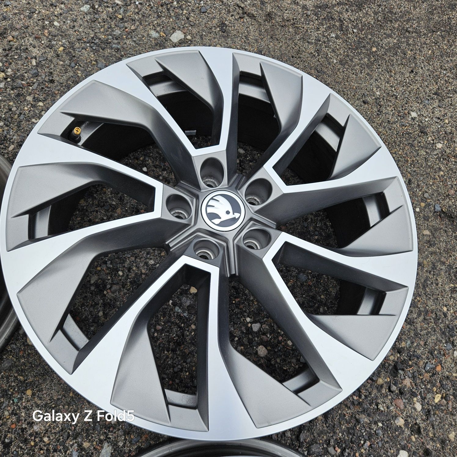 Alufelgi 19 Skoda Kodjaq Karoq Octavia Superb Yeti 5x112 ET43