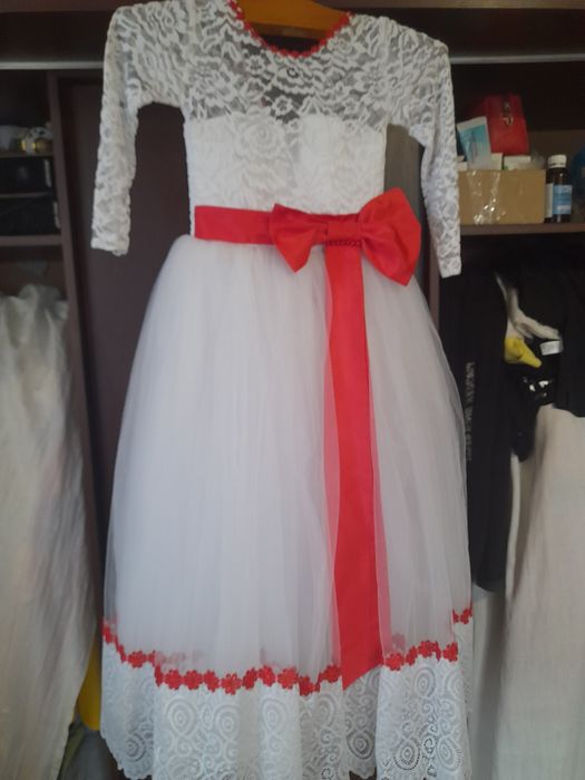 Продам дуже гарне пишне біле плаття новорічне або для причастя