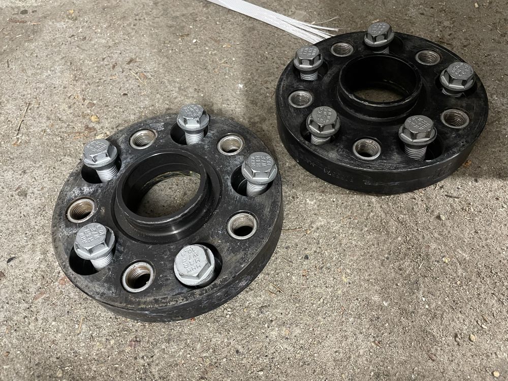 Dystanse przykręcane 5x112 57,1 30mm Getman